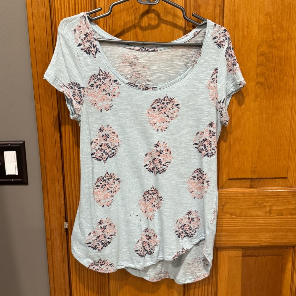 Blue floral lightweight t-shirt, size small